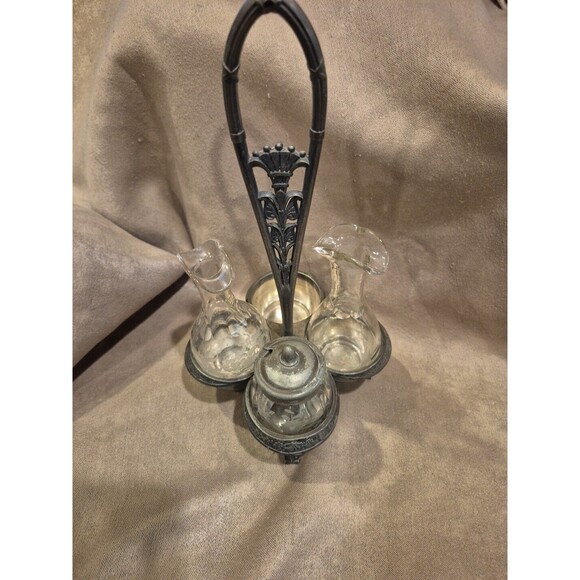 Antique Middletown Quadruple Silverplate Embossed Cruet Condiment Server FLAW - Picture 2 of 16